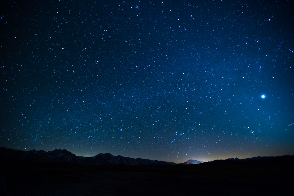 星が見えない街の夜でも